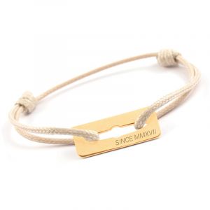 Bracelet personnalisé cordon homme médaille gravée plaqué or rectangle adouci 25x10 mm découpe intérieure